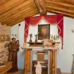 Borgo Paradiso 4&2, Emma
