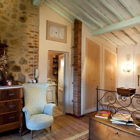 Villa Borgo Paradiso 4&2, Emma *