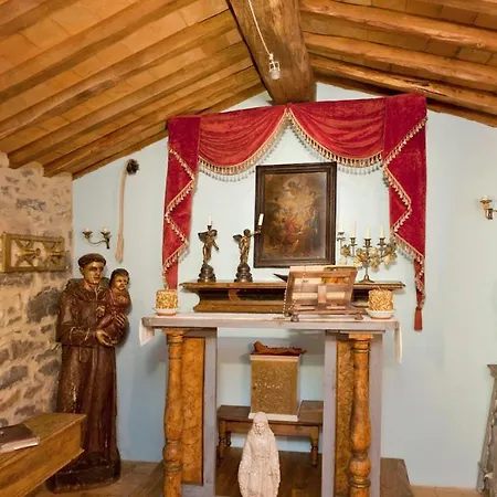 Borgo Paradiso 4&2, Emma