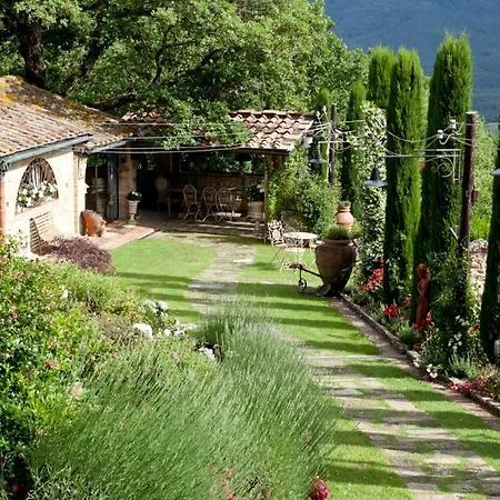 Borgo Paradiso 4&2, Emma Villa Ciciano