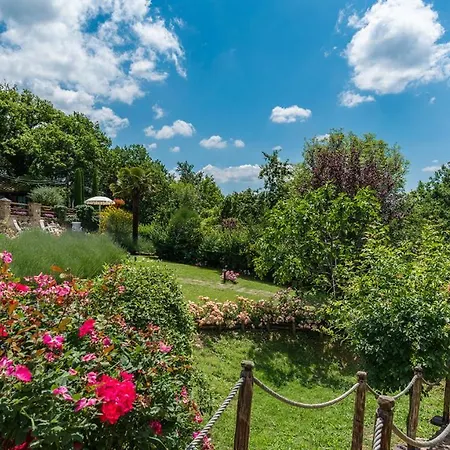 Borgo Paradiso 4&2, Emma
