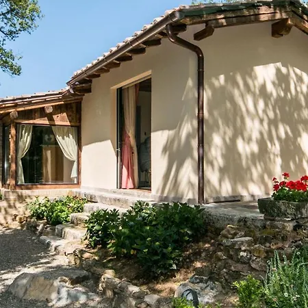 Borgo Paradiso 4&2, Emma