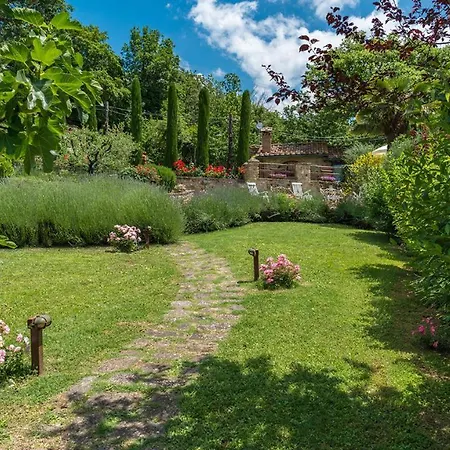 Borgo Paradiso 4&2, Emma