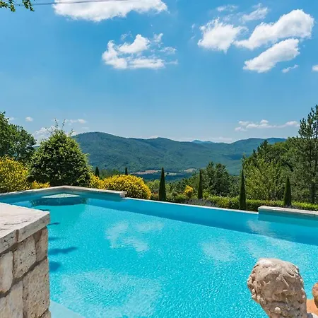 Borgo Paradiso 4&2, Emma
